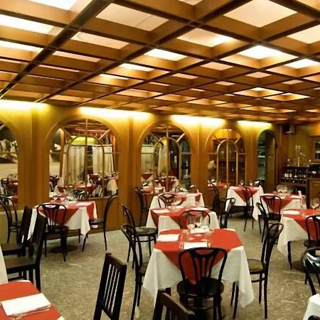 Aparthotel Universo 3*