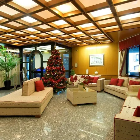 Universo Aparthotel 3*